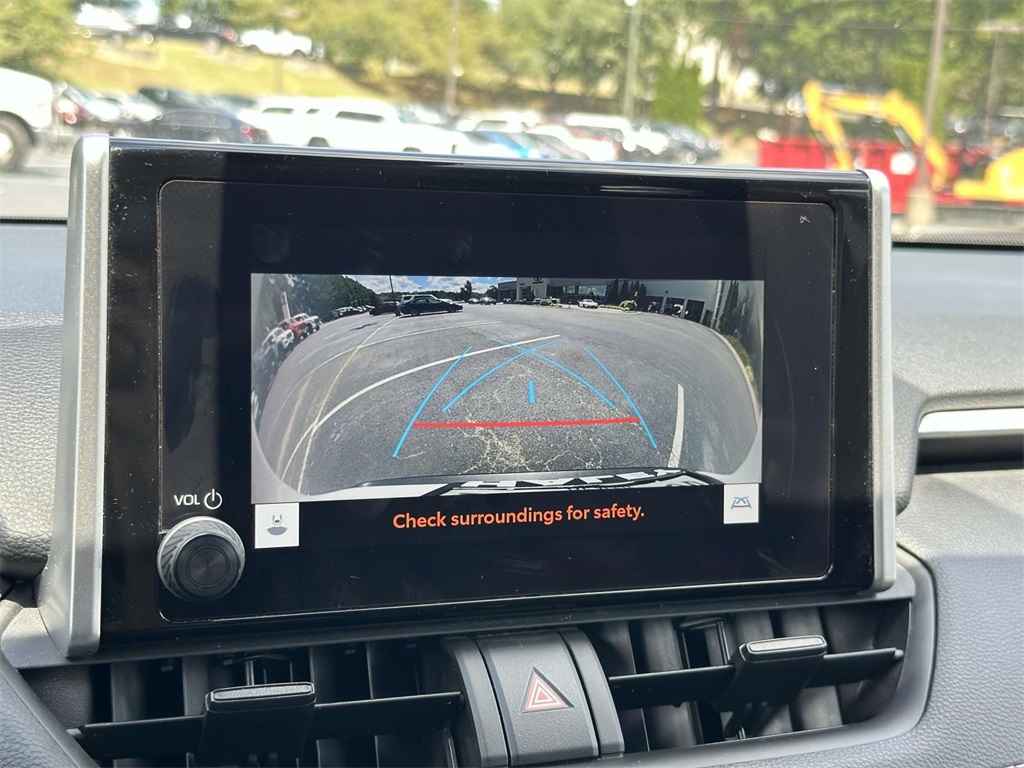 2024 Toyota RAV4 Hybrid XLE photo 3