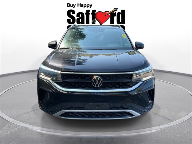 2022 Volkswagen Taos SE photo 2