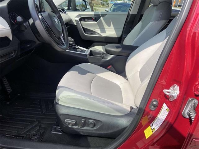 2021 Toyota RAV4 XLE Premium photo 10