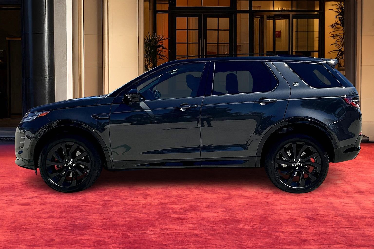2025 Land Rover Discovery Sport Dynamic SE photo 13