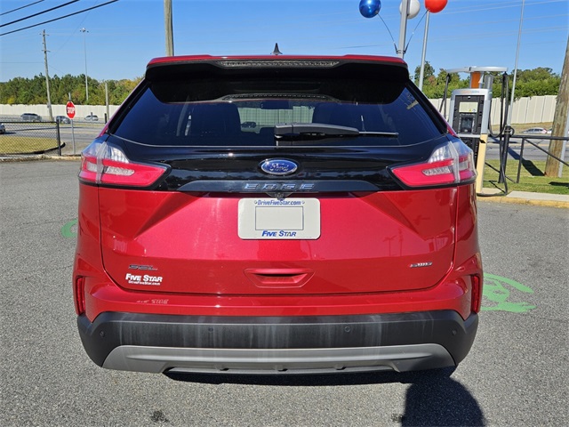 2022 Ford Edge SEL photo 2