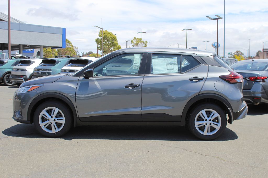 2025 Nissan Kicks Play S photo 8