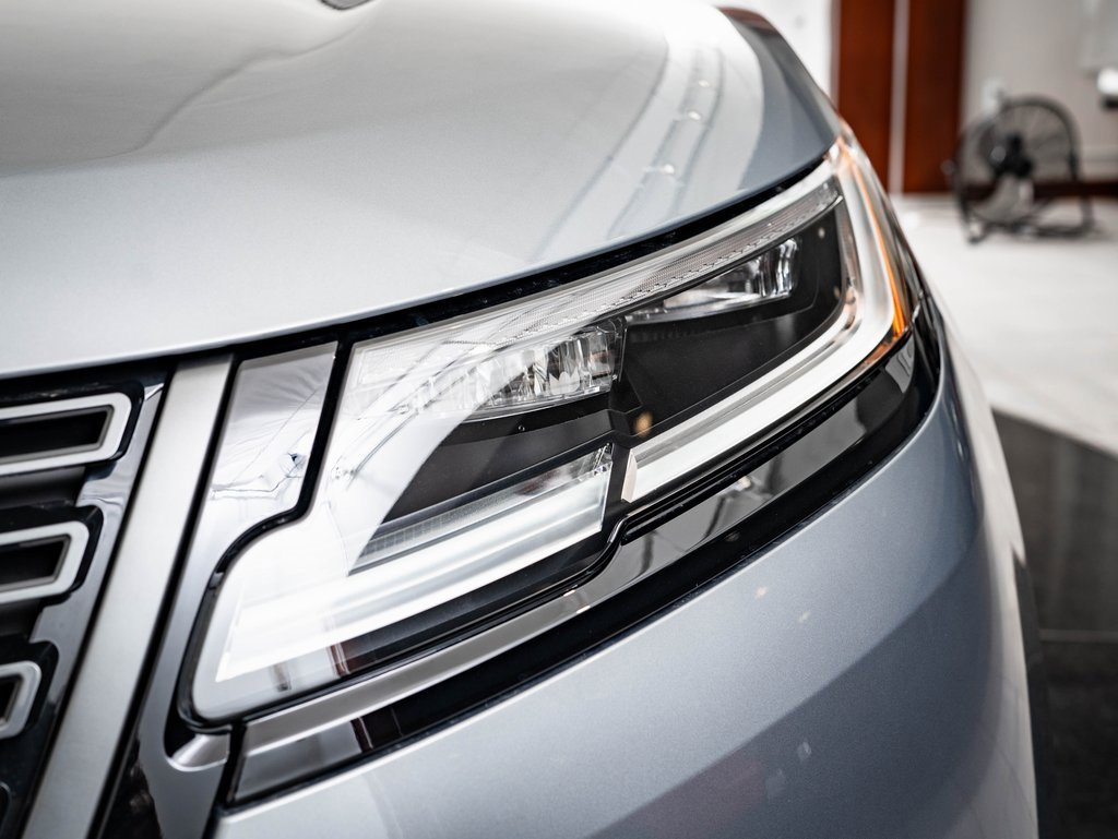 2026 Land Rover Range Rover Velar SE photo 14