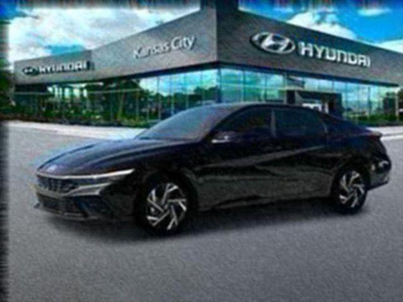 2025 Hyundai Elantra SEL Sport photo 2