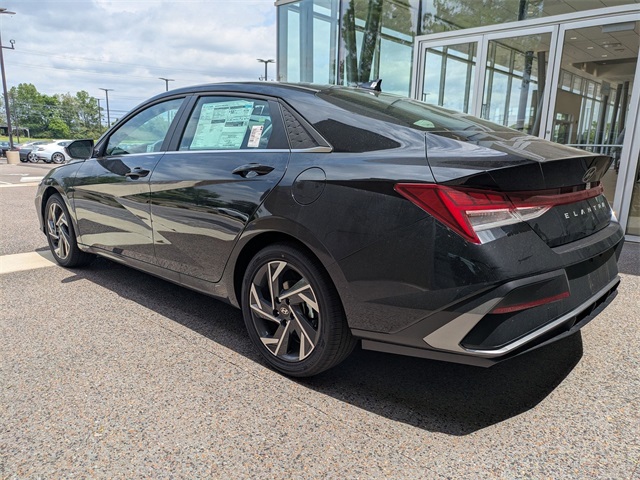 2025 Hyundai Elantra Hybrid Limited photo 3