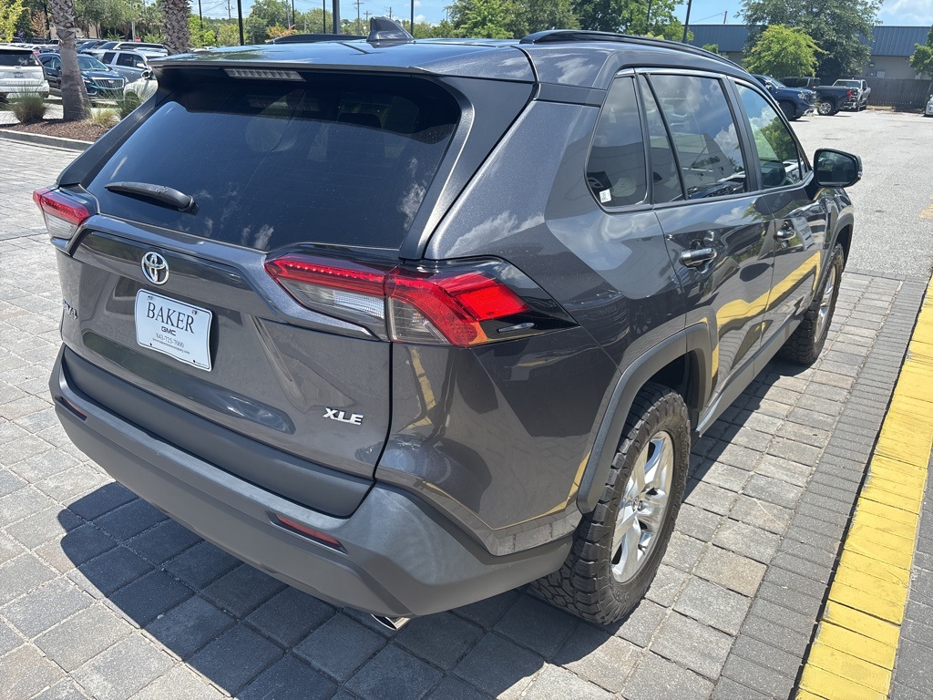 2021 Toyota RAV4 XLE photo 6