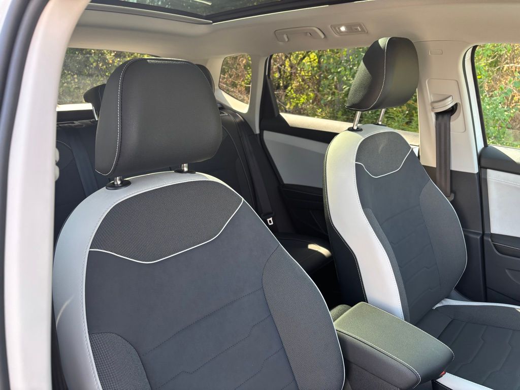 2025 Volkswagen Taos SE photo 12