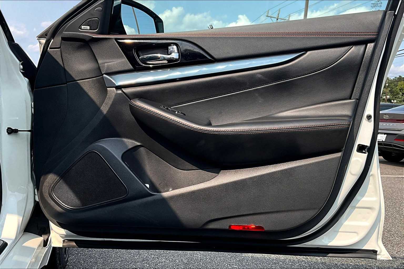 2023 Nissan Maxima SR photo 21