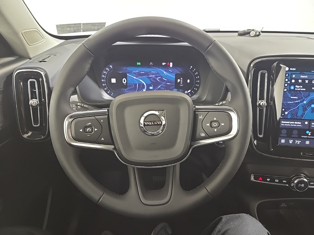 2026 Volvo XC40 Core photo 9