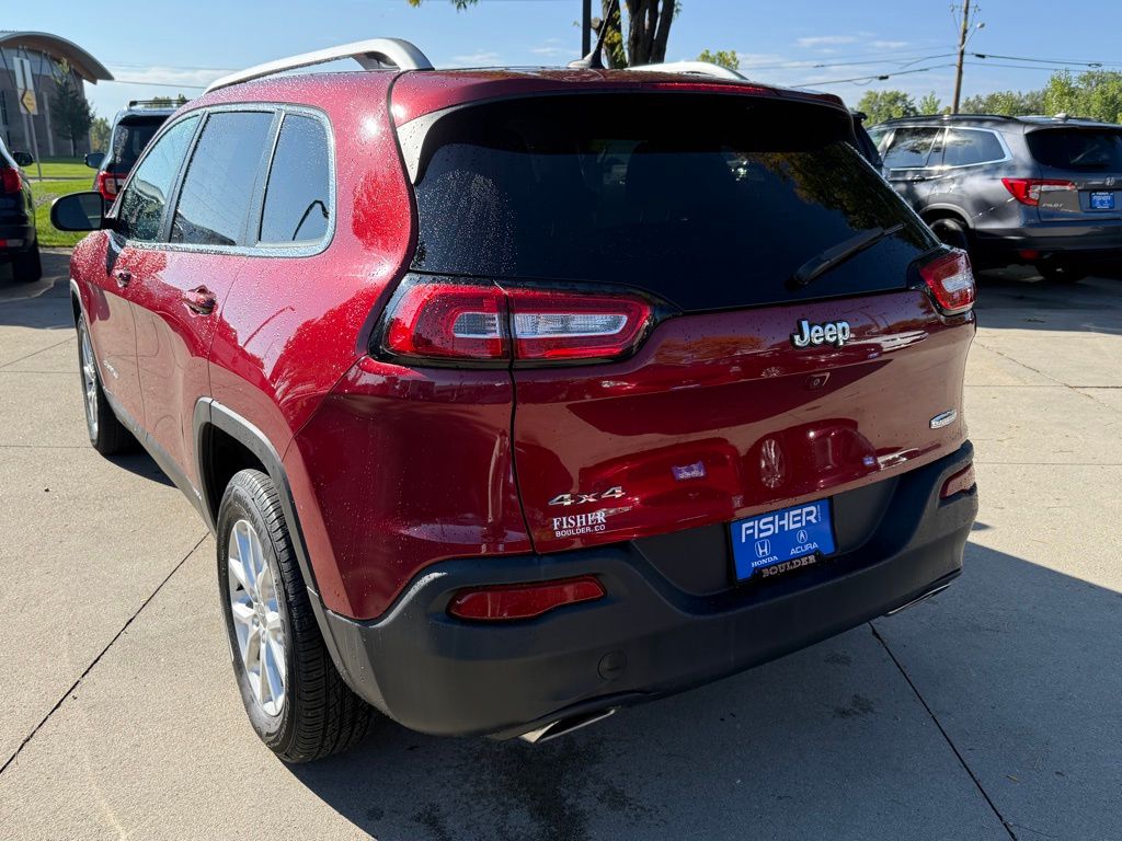 2016 Jeep Cherokee Latitude photo 2