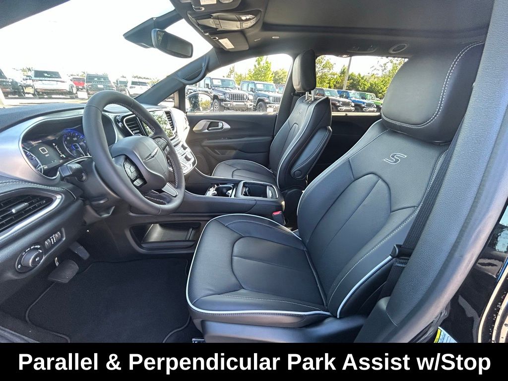 2025 Chrysler Pacifica Limited photo 9