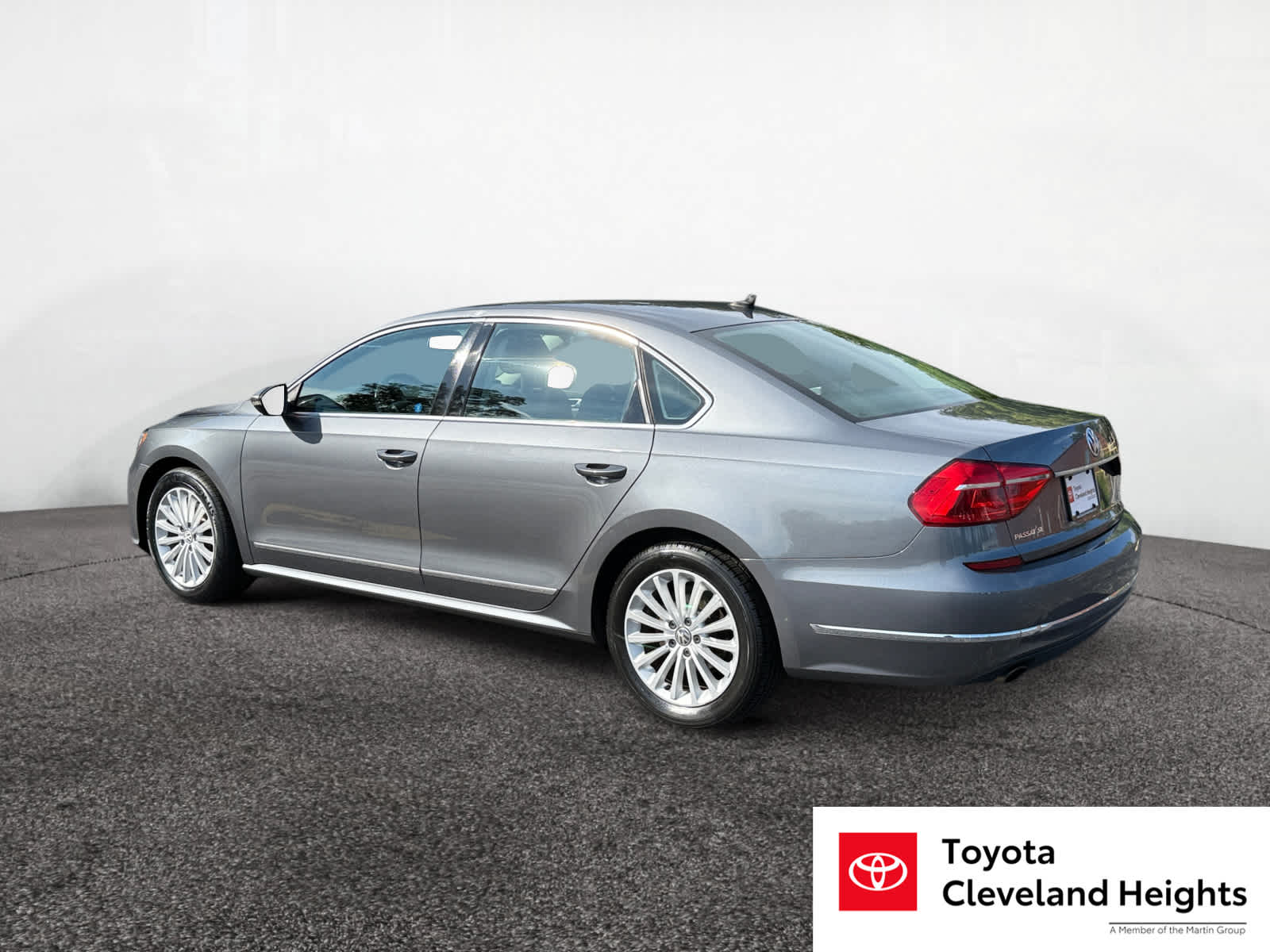 2016 Volkswagen Passat SE photo 3