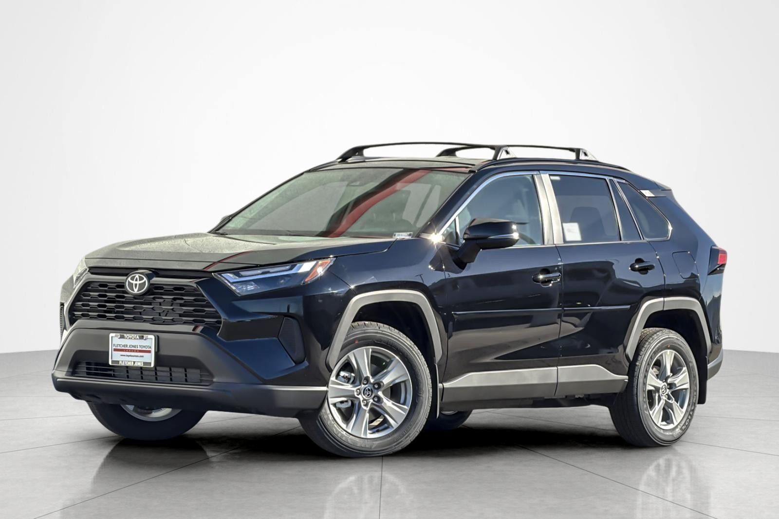 2025 Toyota RAV4 XLE's photo