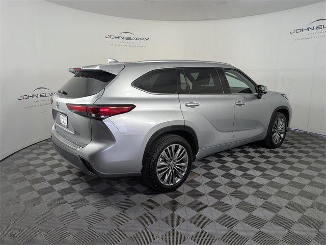 2022 Toyota Highlander Platinum photo 7