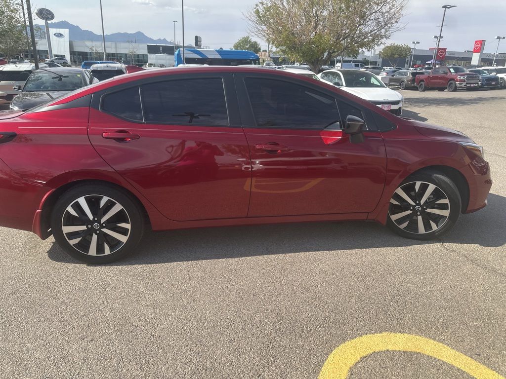 2022 Nissan Versa 1.6 SR photo 2