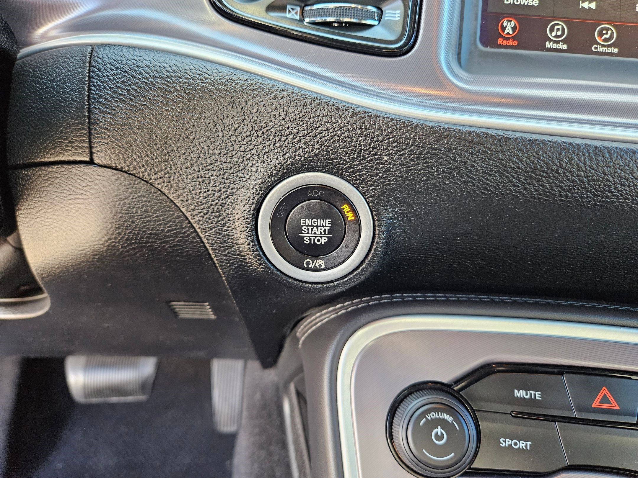 2019 Dodge Challenger SXT photo 17