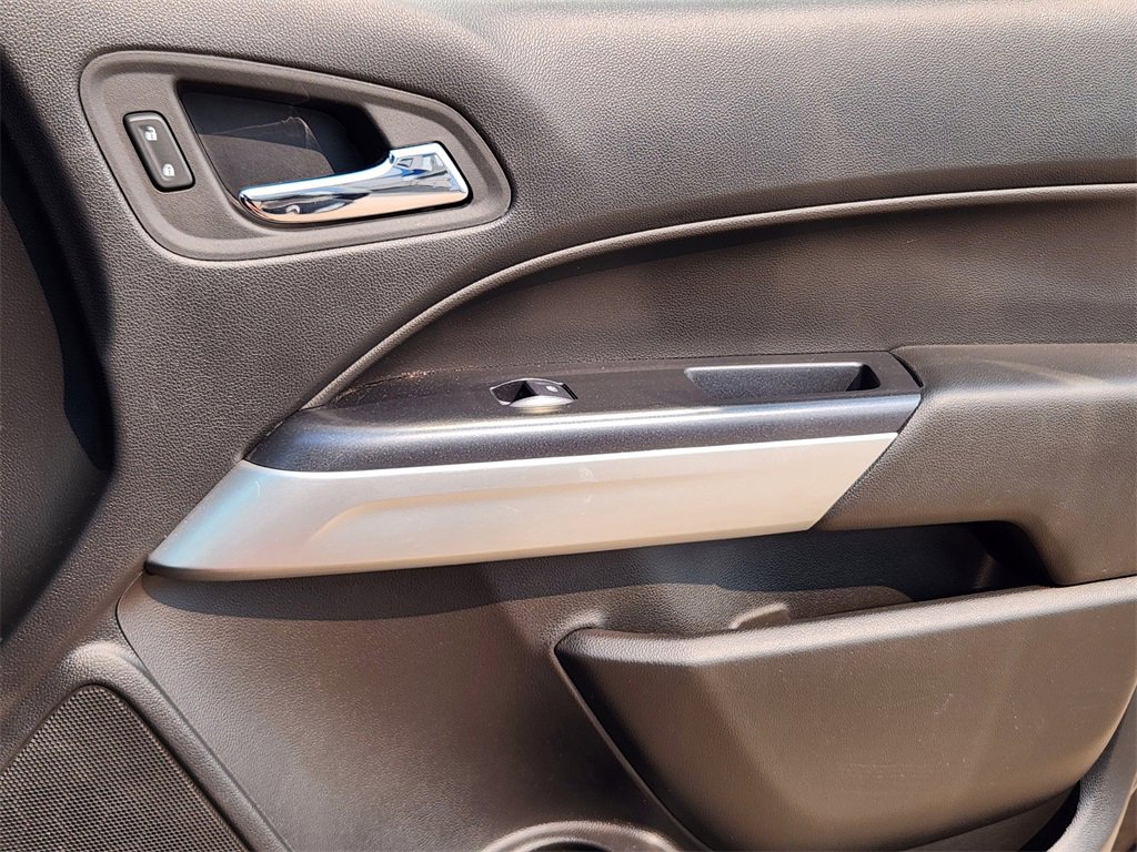 2022 Chevrolet Colorado LT photo 3