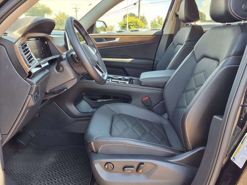 2025 Volkswagen Atlas SE Technology photo 3