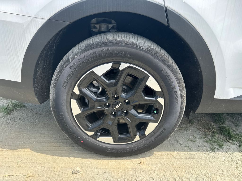 2025 Kia Sorento S photo 16