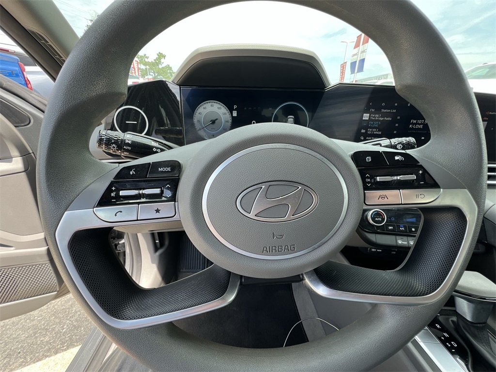 2024 Hyundai Elantra SEL photo 19