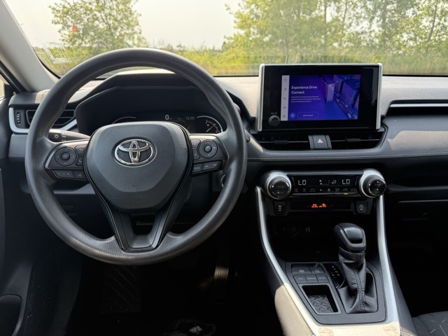 2024 Toyota RAV4 XLE photo 6