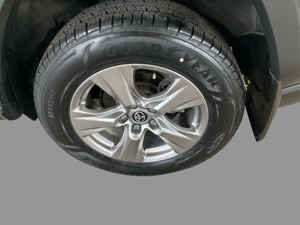 2023 Toyota RAV4 XLE photo 20