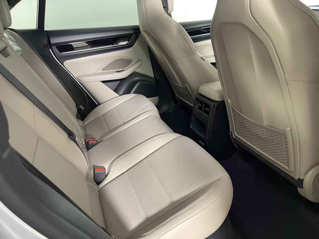 2025 Porsche Macan Electric 4 photo 18