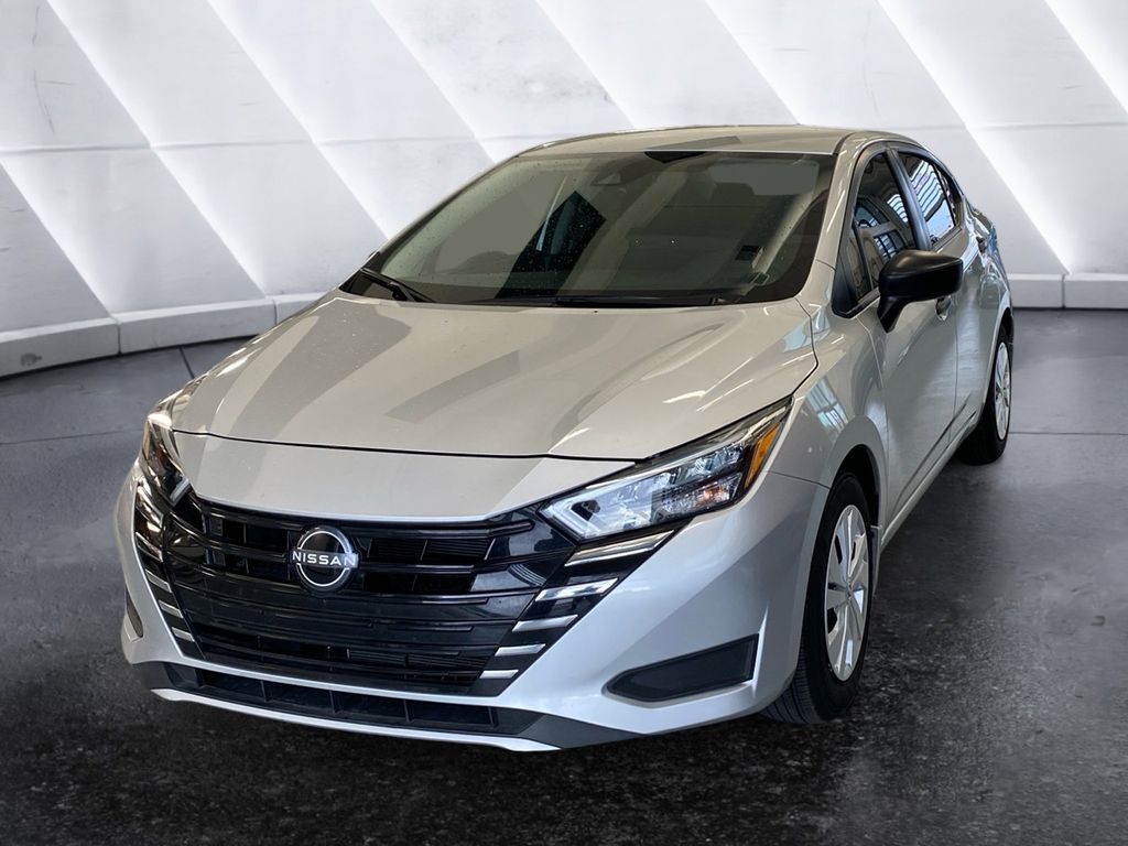 2025 Nissan Versa 1.6 S photo 3