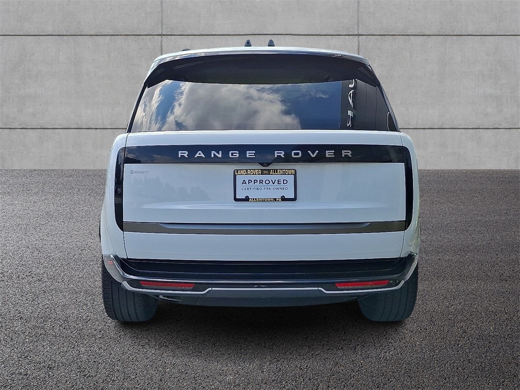 2025 Land Rover Range Rover SE photo 3
