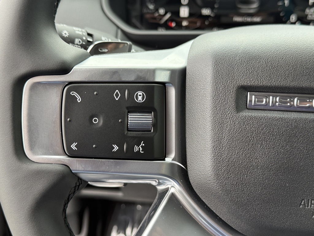 2025 Land Rover Discovery SE photo 16