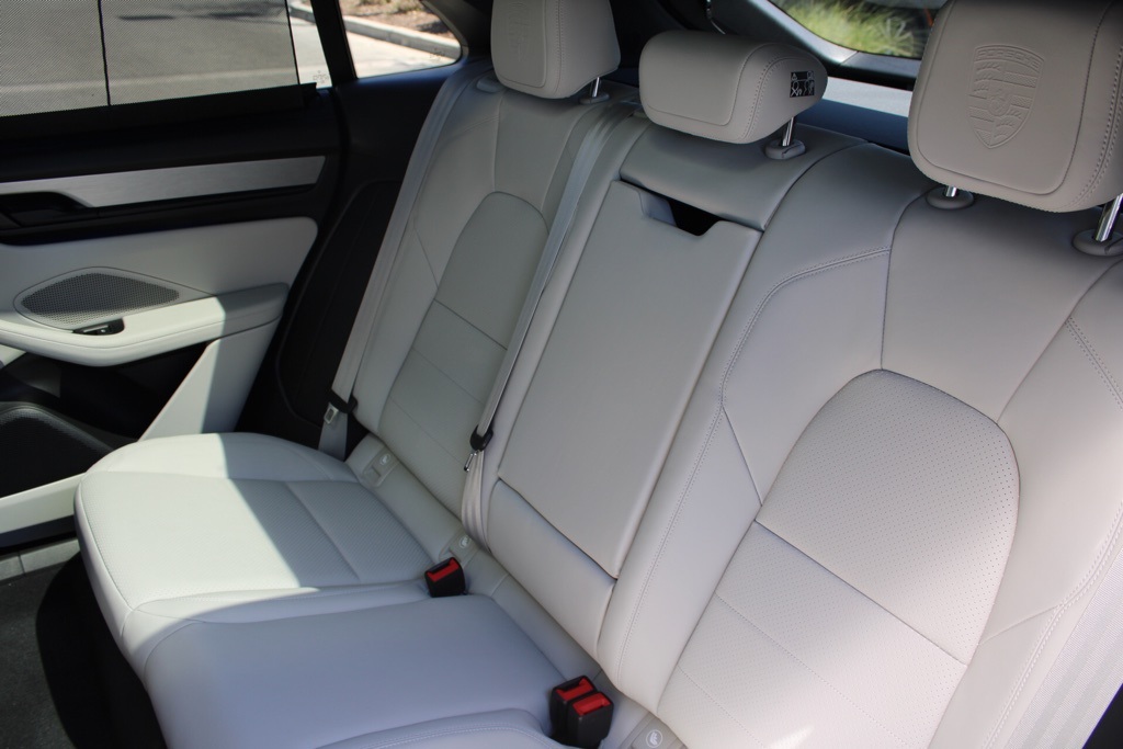 2025 Porsche Macan Electric photo 38