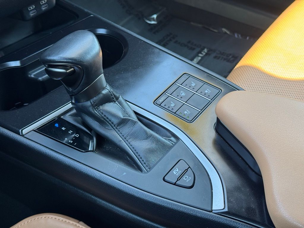 2023 Lexus UX 250h Premium photo 27