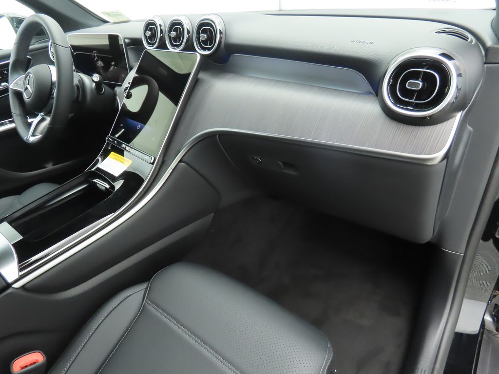 2025 Mercedes Benz GLC 300 photo 15