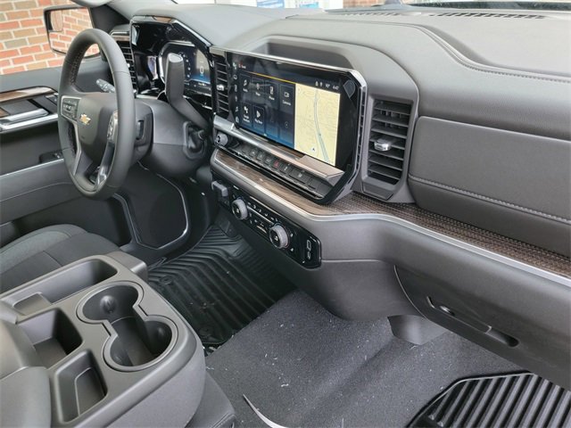 2025 Chevrolet Silverado 1500 LT photo 16