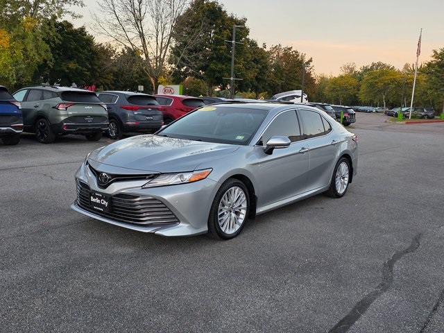 2018 Toyota Camry XLE photo 3
