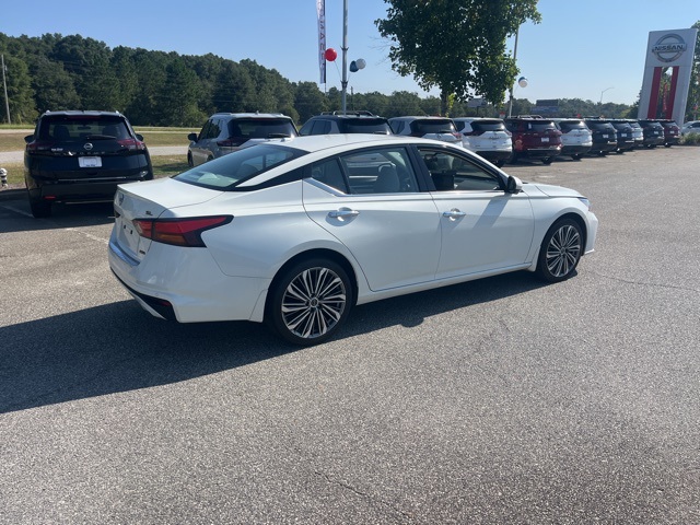 2023 Nissan Altima 2.5 SL photo 3