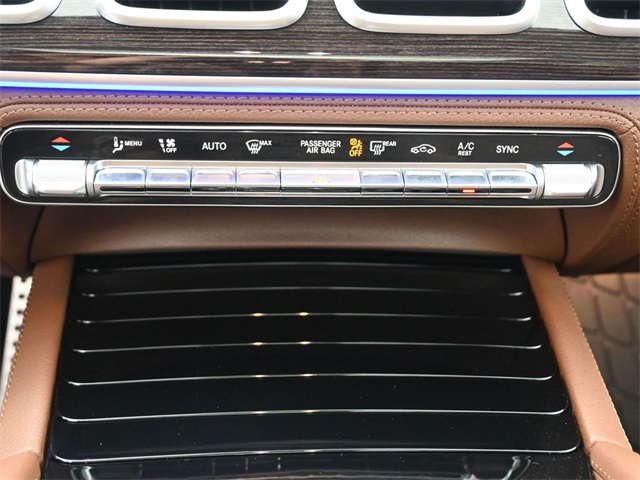 2024 Mercedes Benz GLS 450 4MATIC photo 2
