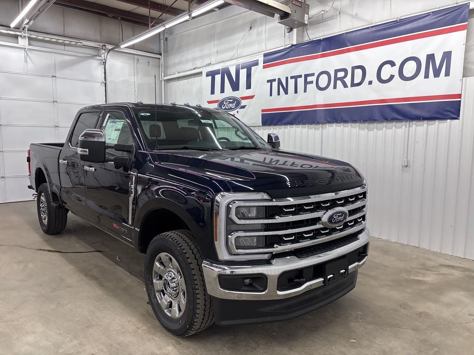 2025 Ford F-350 Lariat photo 2