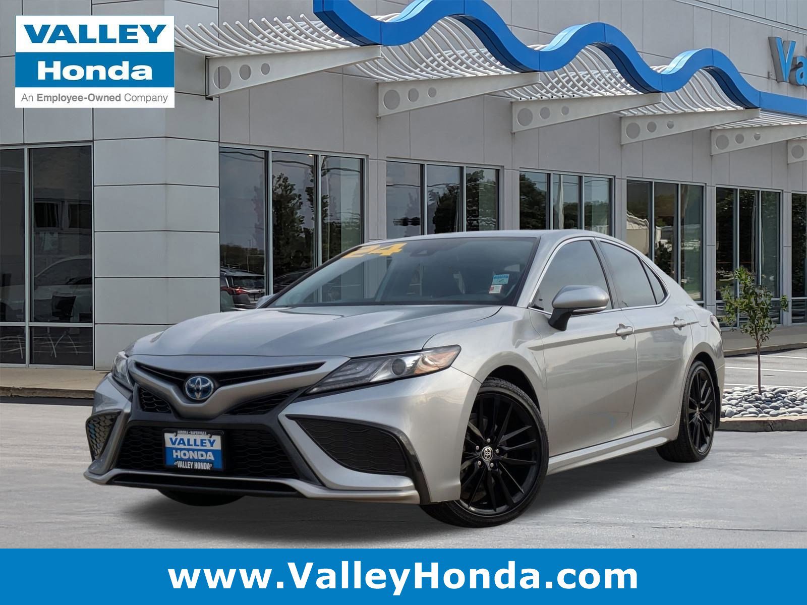 2024 Toyota Camry XSE's photo