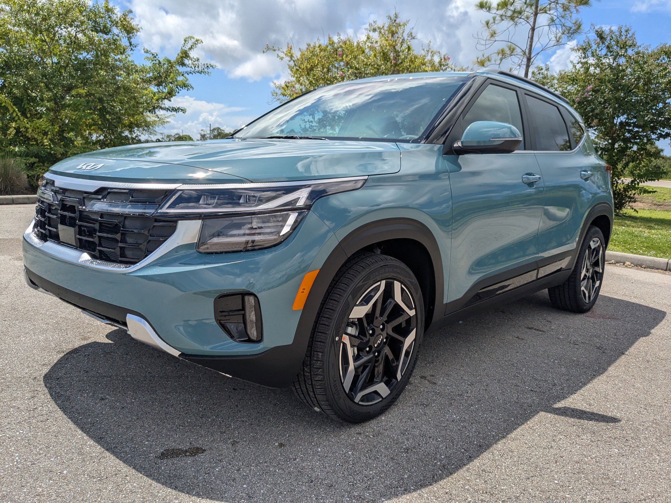 2026 Kia Seltos SX photo 3