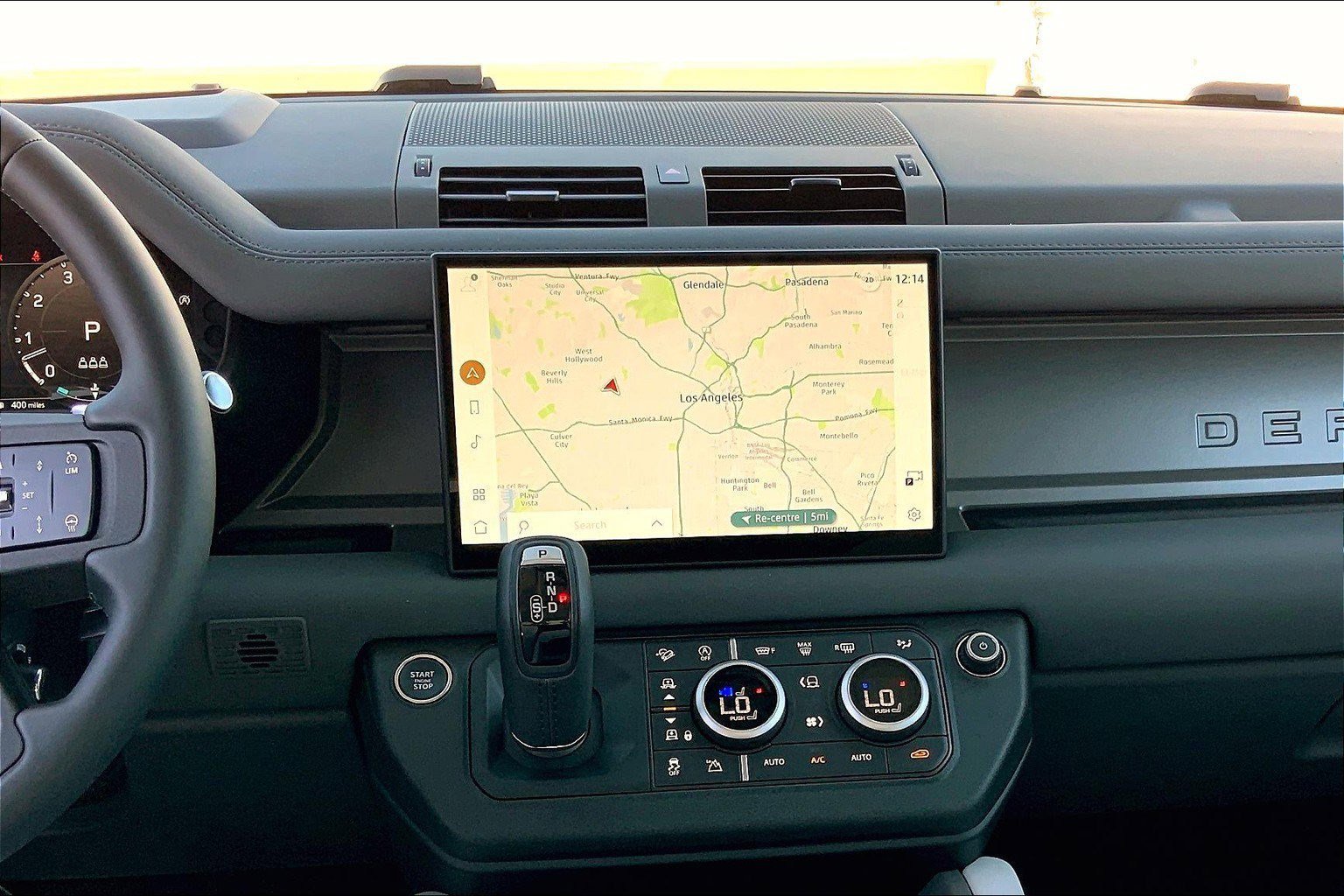 2025 Land Rover Defender 110 V8 photo 2