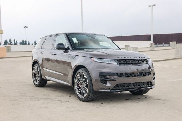 2025 Land Rover Range Rover Sport SE photo 3
