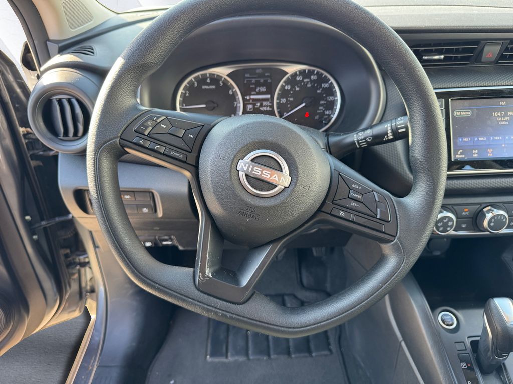2025 Nissan Kicks Play S photo 9