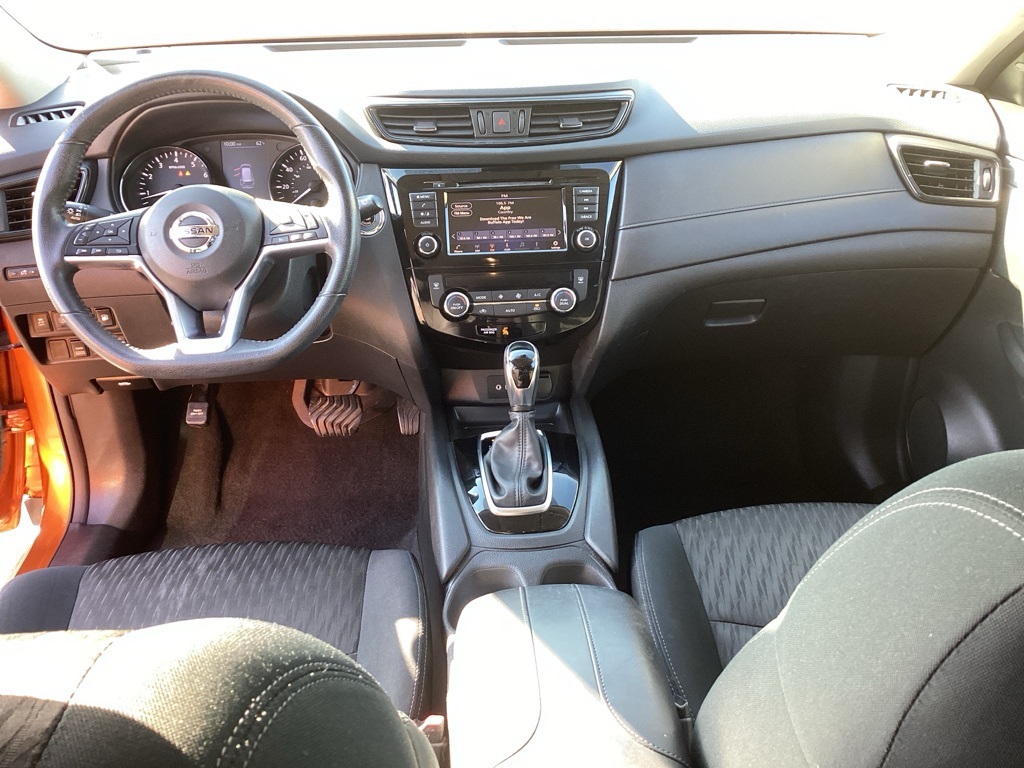 2019 Nissan Rogue SV photo 25