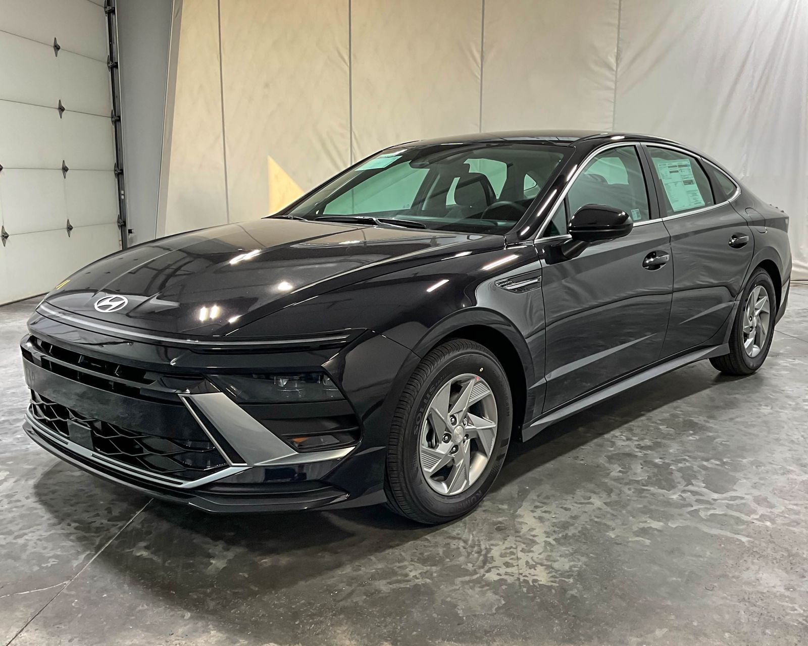 2025 Hyundai Sonata SE's photo