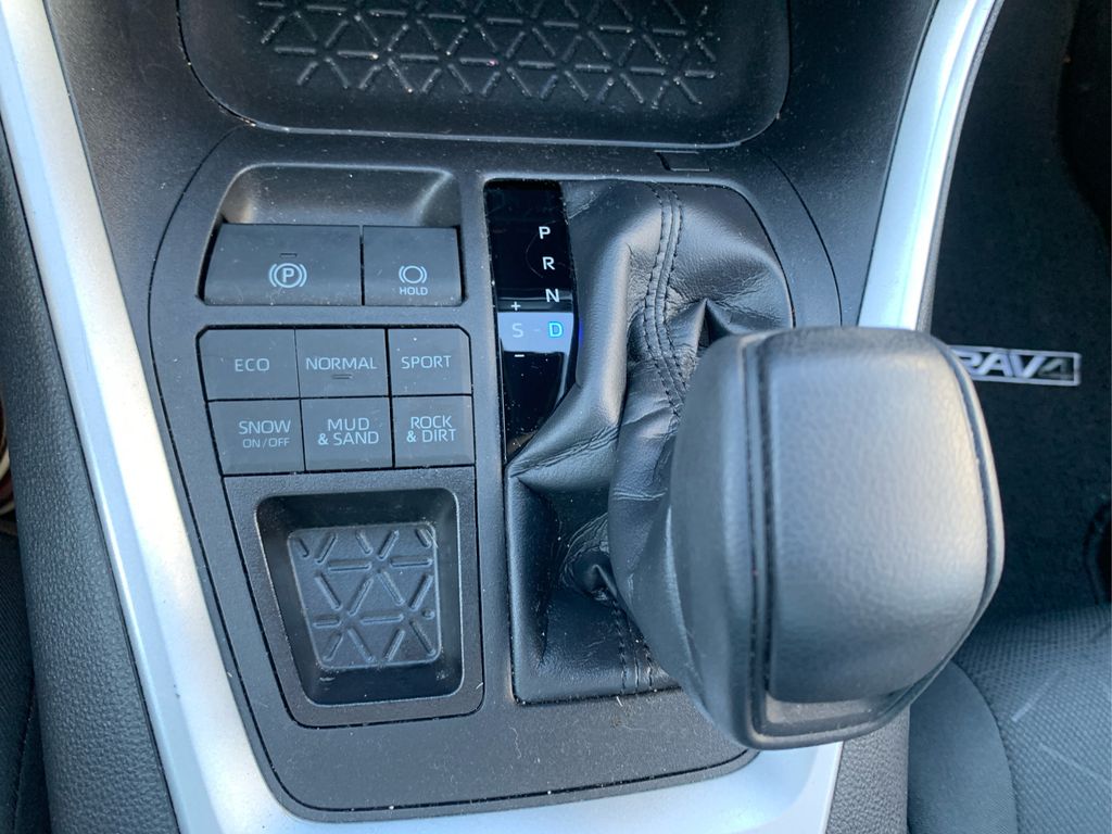 2022 Toyota RAV4 XLE photo 31