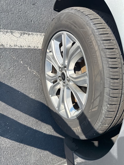2024 Ford Edge Titanium photo 9