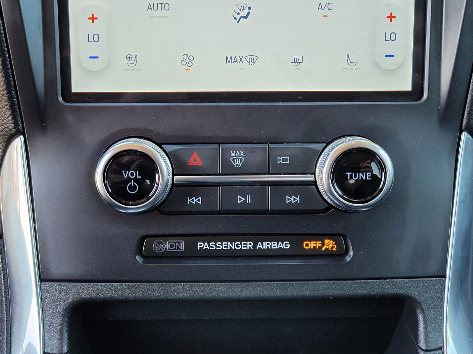 2024 Ford Edge Titanium photo 18