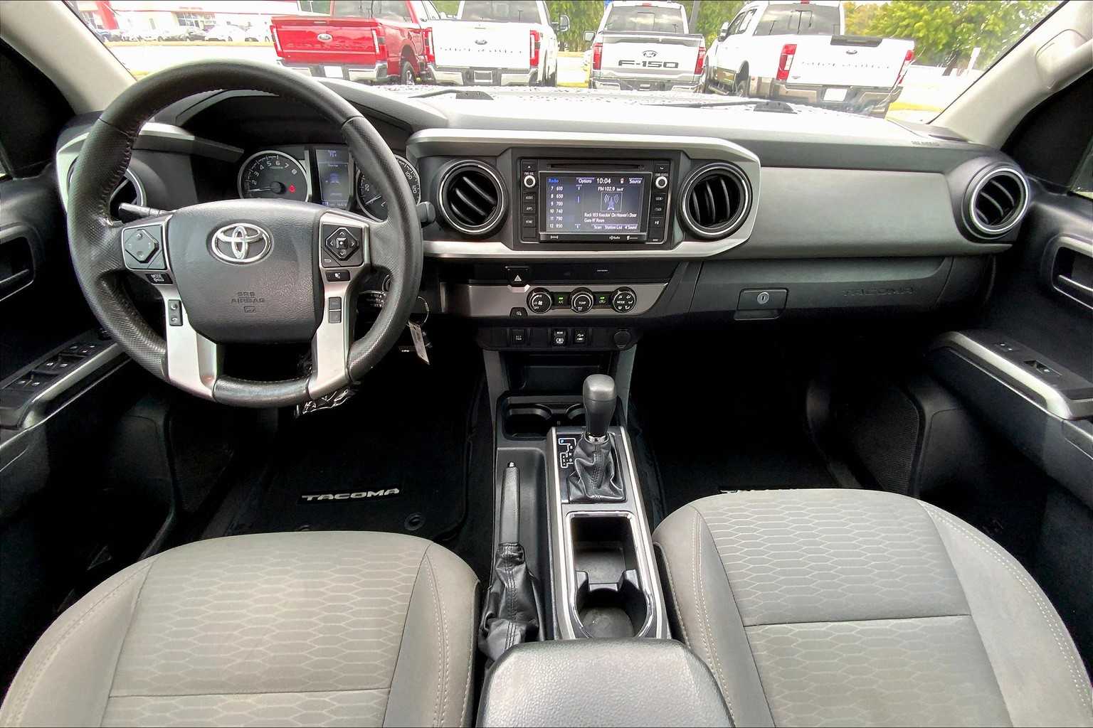 2019 Toyota Tacoma SR5 photo 12