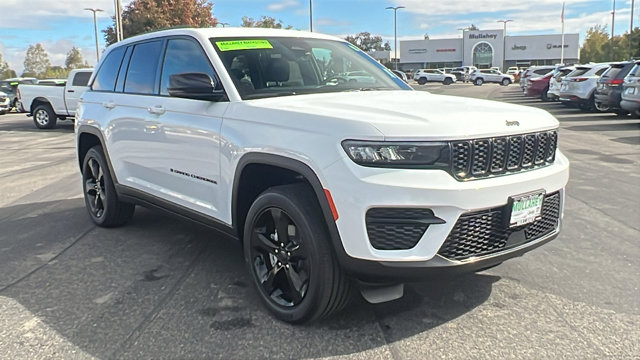 2025 Jeep Grand Cherokee Altitude's photo